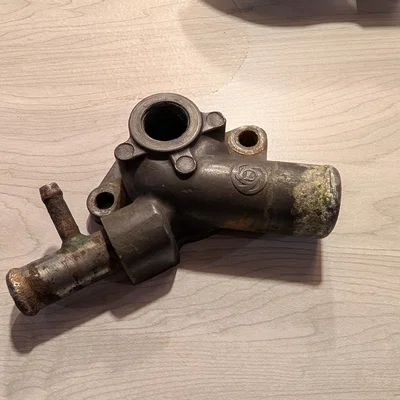 MG Midget 1500 - Bộ Vỏ Chứa Bộ Điều Nhiệt (Thermostat Housing)