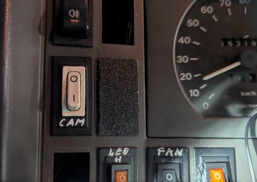 Tấm nắp đậy và Adapter công tắc cho bảng điều khiển Iveco Daily - Image 1