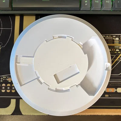 Tấm đế gắn Unifi U7 Lite WiFi AP dùng băng dính