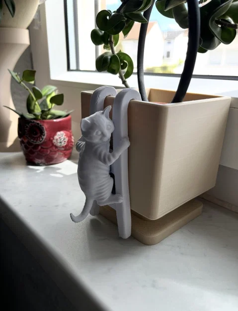 Móc Treo Mèo Con Leo Trèo Dễ Thương - Image 3