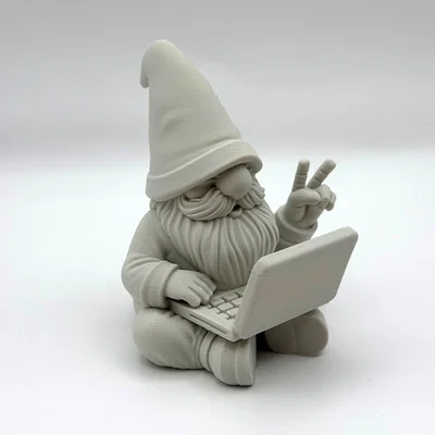 Mô hình Gnome dùng Laptop trang trí