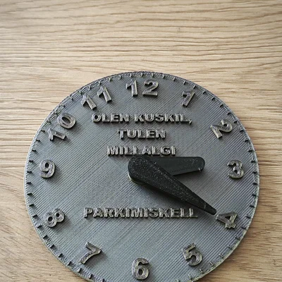 Đĩa báo giờ đỗ xe (Parking Disc/Parkimiskell)