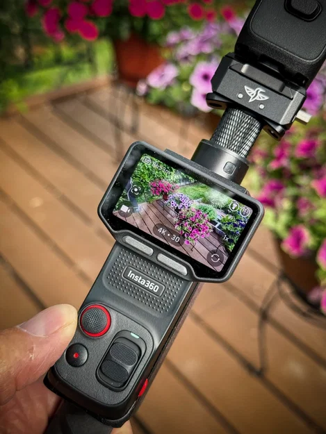 Đế gắn điều khiển từ xa Insta360 Luna Ultra cho gậy selfie - Image 1
