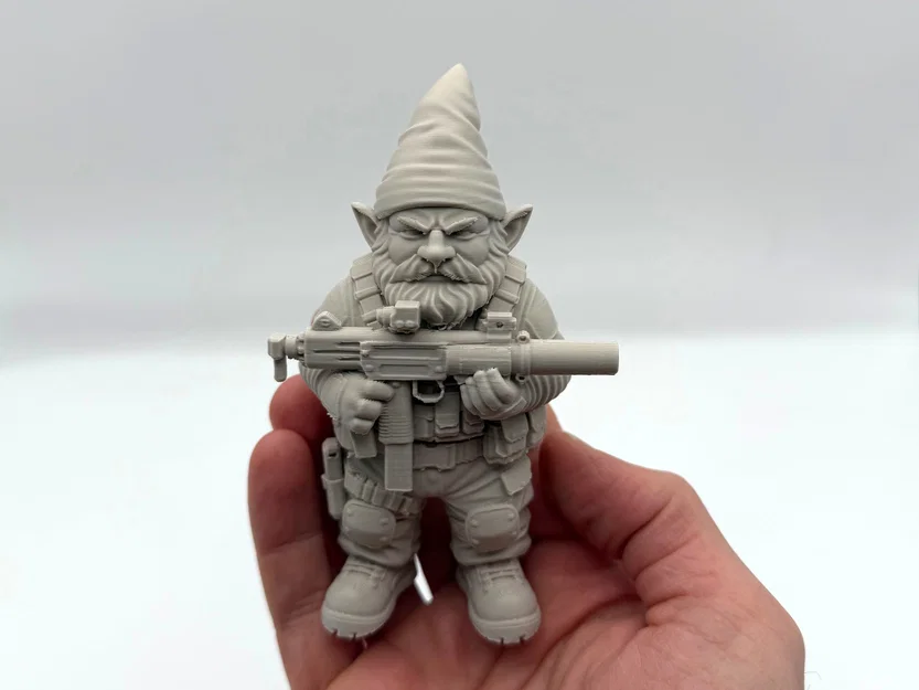 Chú lùn giữ vườn Tactical Uzi - Image 1