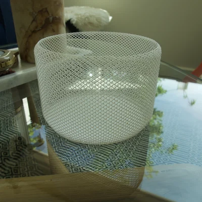 Thùng rác thiết kế dạng lưới (Mesh Styled Trashcan)