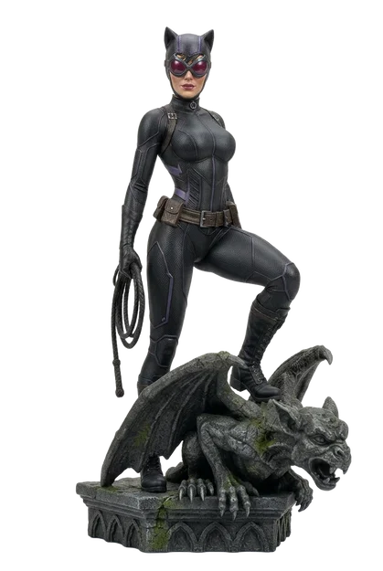 Mô hình tượng Catwoman trên gargoyle phong cách Gothic - Image 1
