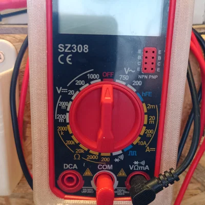 Giá treo đồng hồ vạn năng SZ308 kèm kẹp ổ cắm tiện dụng