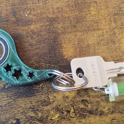 Móc khóa Keyrambit Star xoay 3D tiện lợi cho chìa khóa
