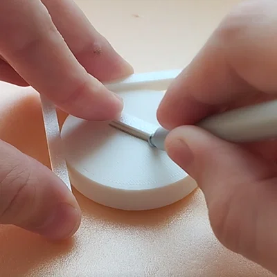 Dụng cụ hỗ trợ xác định tâm hình tròn