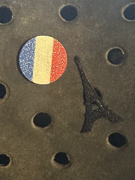Charm Crocs họa tiết cờ Pháp Tricolore - Image 1