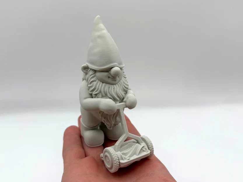 Chú Lùn Cắt Cỏ Vui Nhộn - Image 1