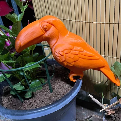 Mô hình chú chim Toucan 3D trang trí chậu cây đầy màu sắc