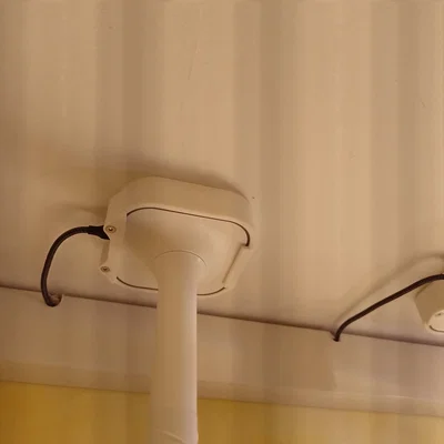 Giá treo trần cho Home Assistant Connect ZBT-2 và ZWA-2
