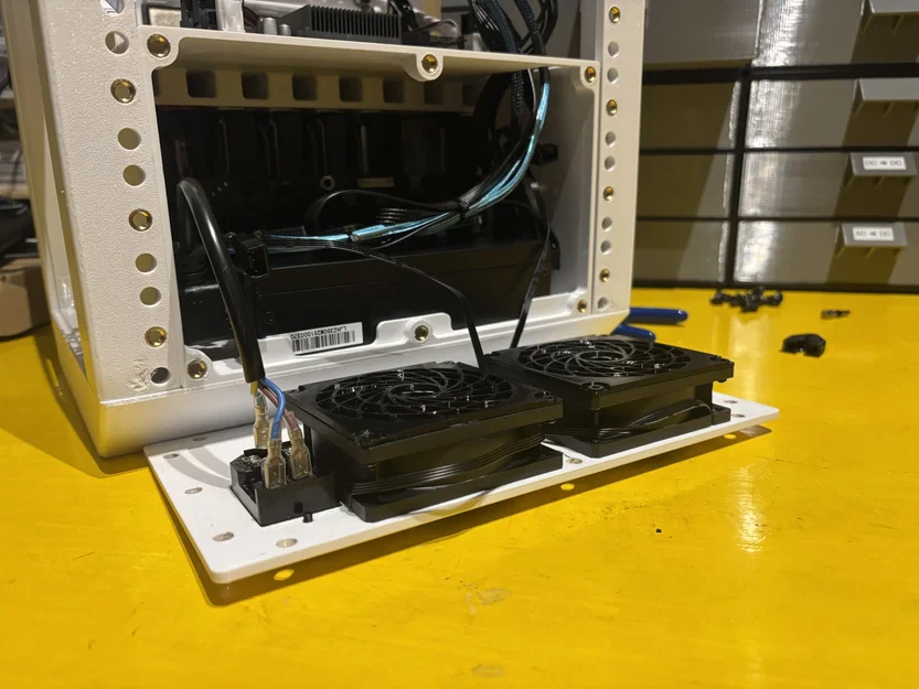 Khung 8-Bay 3U cho ổ cứng 3.5 inch gắn tủ rack 10 inch - Lab Rax - Image 3