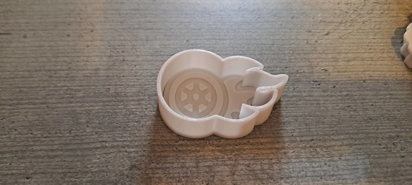Khuôn cắt bánh quy hình bánh xe rực lửa Flaming Wheel độc đáo - Image 1
