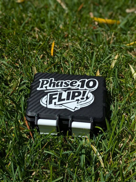 Hộp Đựng Bài Siêu Bền Cho Phase 10 Flip - Image 1