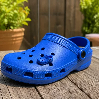 Croc-ception: Mô hình giày Crocs thu nhỏ gắn trang trí