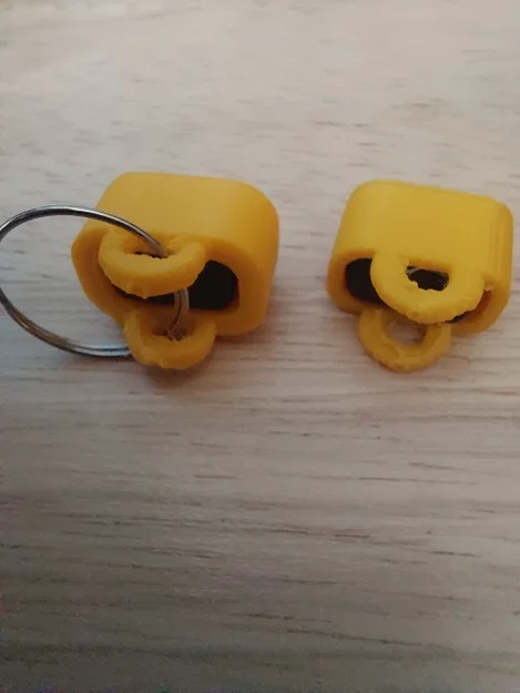 Vỏ bảo vệ kiêm móc khóa cho Logitech Bolt Receiver - Image 1