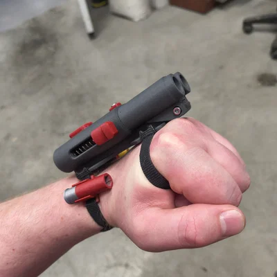 The Wrist Rocket - Súng phóng gắn tay nòng đôi