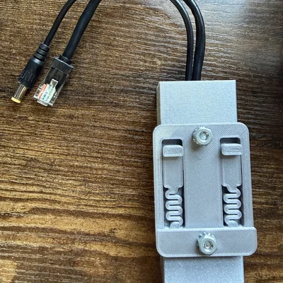 Ngàm gắn PoE Splitter lên thanh ray DIN cho SSR