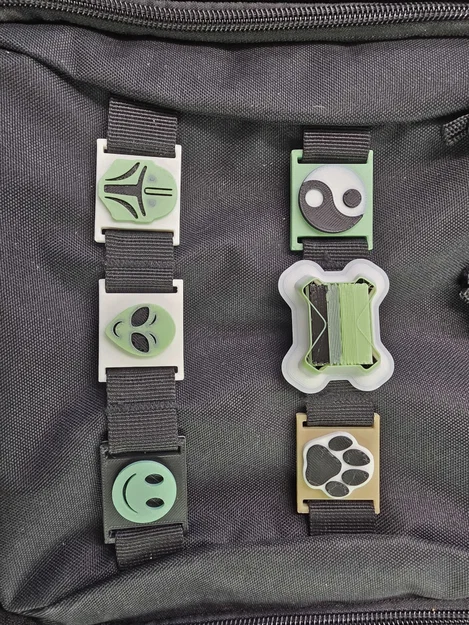 Phụ kiện cài Molle hình Mandalorian và Alien - Image 1