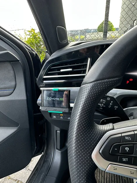 Đế gắn bảng điều khiển & Bộ chuyển đổi Coyote Mini - VW Passat B9 - Image 2