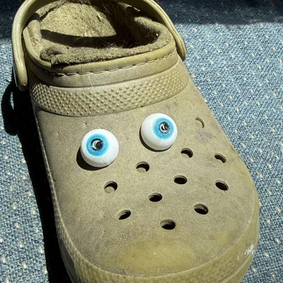 Mắt trang trí cho dép Clogs