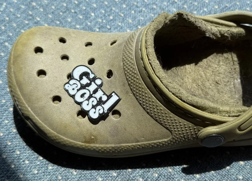 Phụ kiện trang trí dép Crocs - Charm Girl Boss độc đáo - Image 1