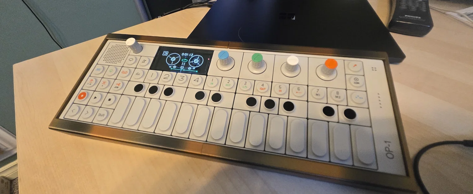 Hộp bảo vệ kiêm giá đỡ cho OP-1 - Image 1