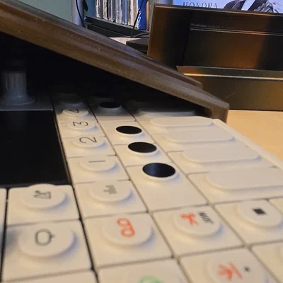 Hộp bảo vệ kiêm giá đỡ cho OP-1