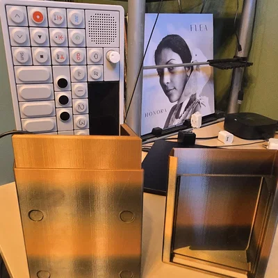 Hộp bảo vệ kiêm giá đỡ cho OP-1