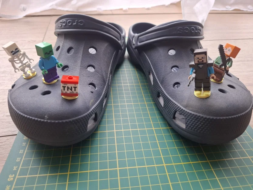 Adapter LEGO gắn dép Crocs - Image 2