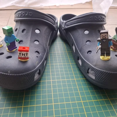Adapter LEGO gắn dép Crocs