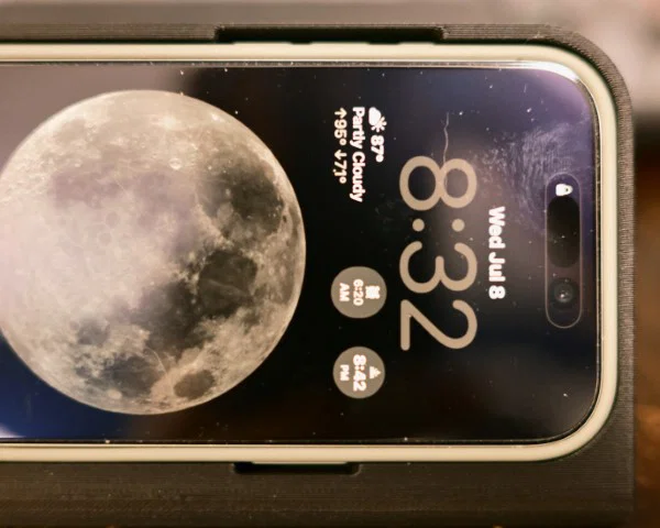 Dock để bàn thông minh cho iPhone 17 (Dùng kèm ốp Silicone) - Image 1
