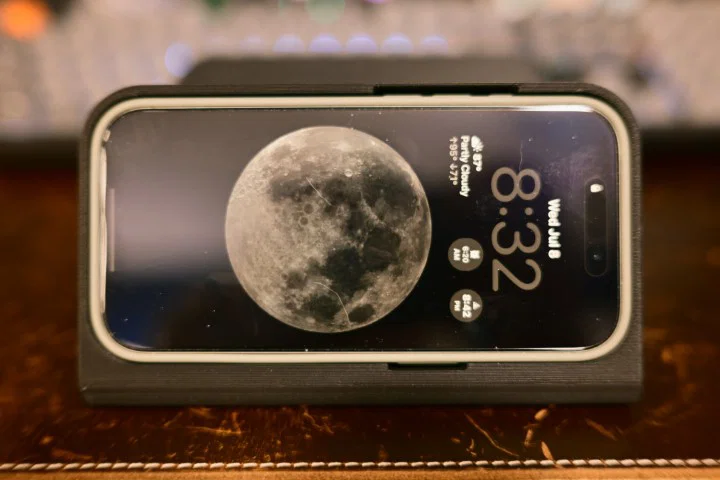 Dock để bàn thông minh cho iPhone 17 (Dùng kèm ốp Silicone) - Image 2