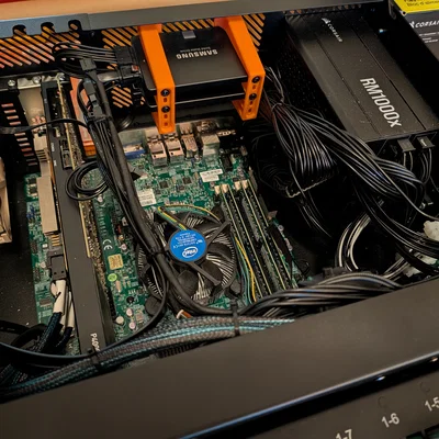 Giá đỡ SSD cải tiến cho khung máy 45Drives