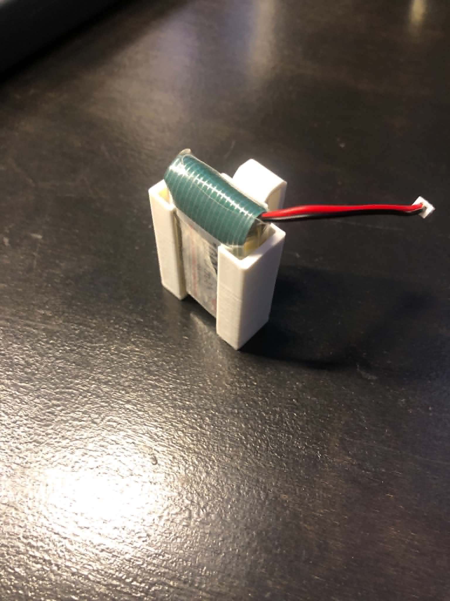 Kẹp giữ pin Lithium 1000 mAh đeo thắt lưng hoặc dây đầu - In 3D