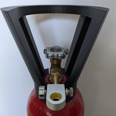 Giá đỡ úp ngược bình CO2 để chiết rót cho các bình nhỏ