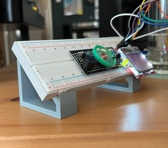 Chân đế nghiêng để bàn cho vỏ Breadboard 830 điểm - Image 1