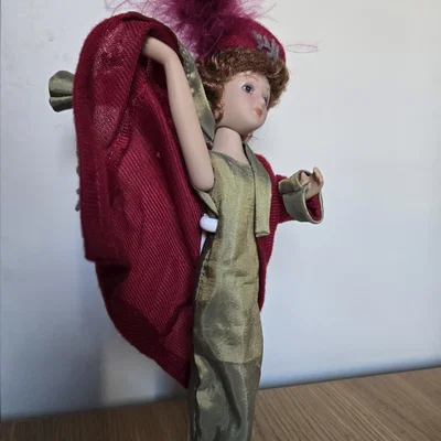 Giá đỡ búp bê sứ