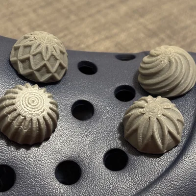 Charm Clog Bán Cầu Hình Học – Tinh Tế Với In 3D