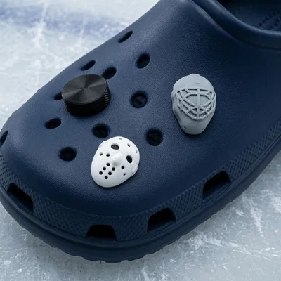 Bộ Charm Clog Chủ Đề Ice Hockey - Bóng Puck, Mặt Nạ Thủ Môn Cổ Điển và Hiện Đại