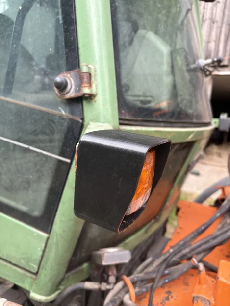 Tấm ốp bảo vệ đèn báo hiệu cho máy kéo Fendt Xylon, Favorit, Vario - Image 2