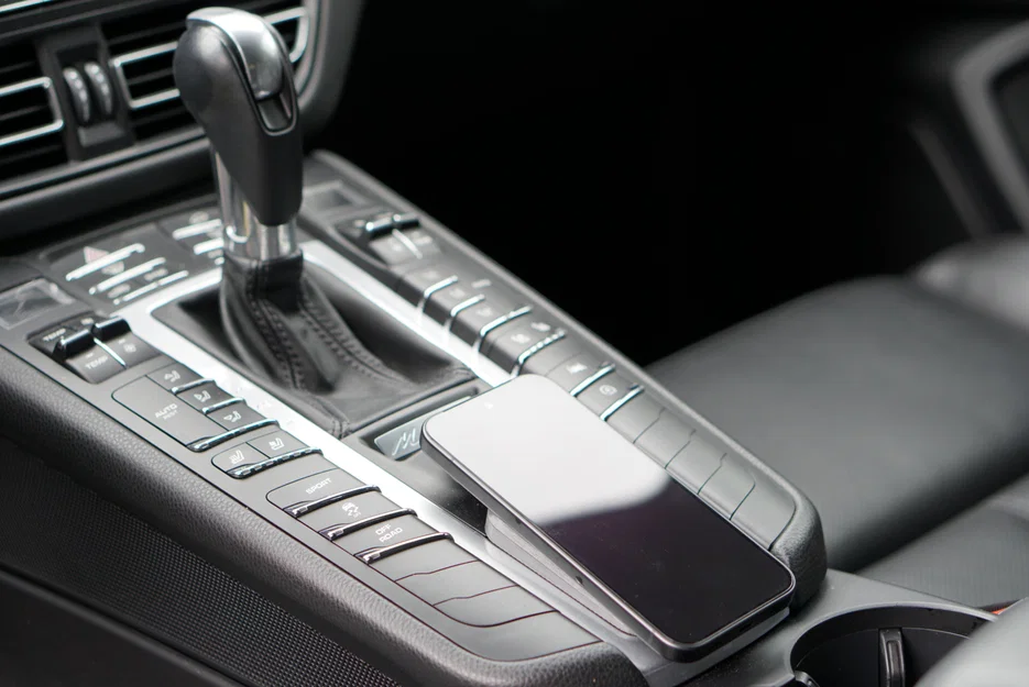 Khung gắn sạc Magsafe cho Porsche Macan 2015-2021 - Image 5