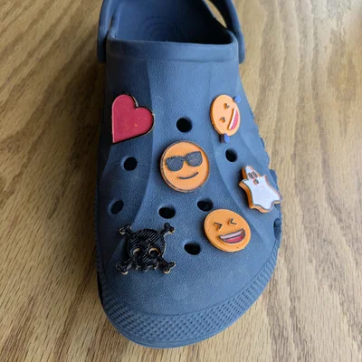 Bộ Phụ Kiện Emoji Gắn Dép Croc