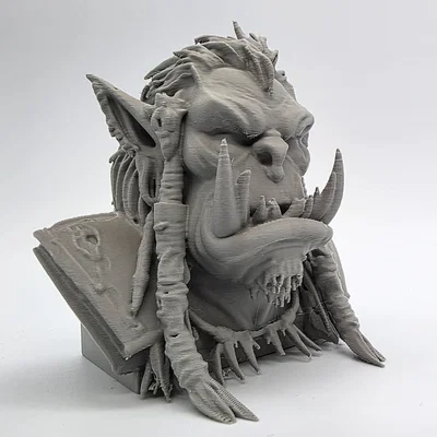 Tượng bán thân thủ lĩnh Orc (Orc Chieftain Bust)