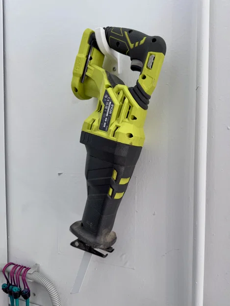 Móc treo máy cưa kiếm Ryobi - Image 1