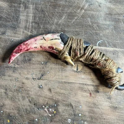 Nail Dagger - Bản sao mô hình Raised By Wolves từ Diablo 4