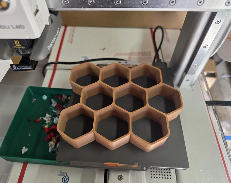 Kệ Trưng Bày Mô Hình Hình Lục Giác (12 Ô) - In 3D Không Cần Support - Image 6