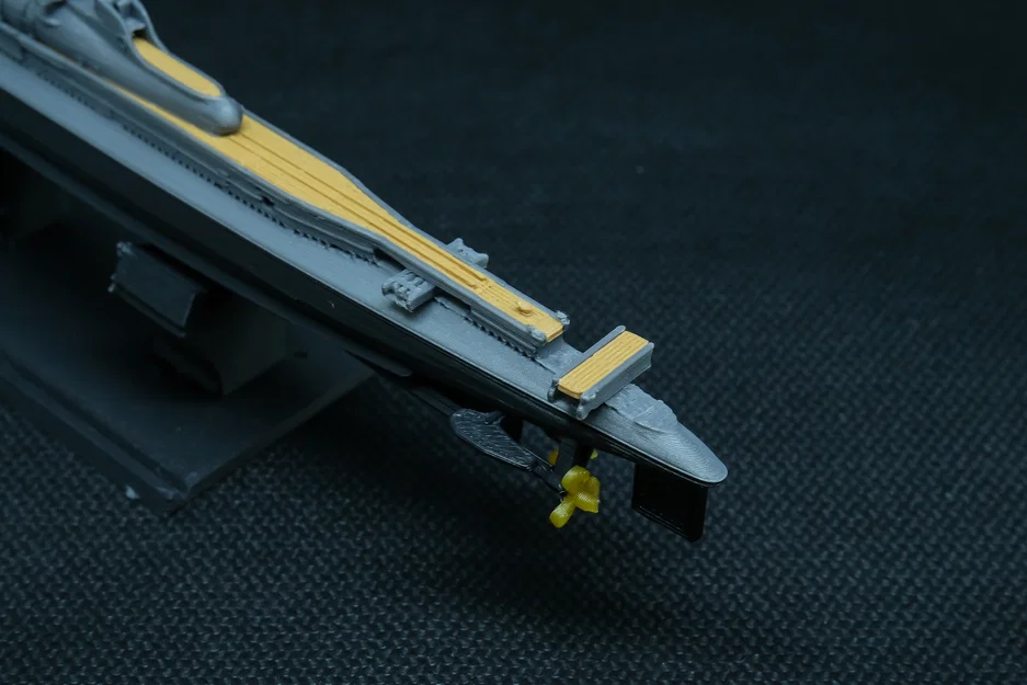 Mô hình tàu ngầm tuần dương Surcouf (tỷ lệ 1:625) - Image 9